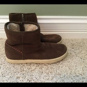 UGG boys boots